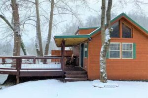 “Tiny Bearadise” Riverfront Tiny Home Great Smoky Mountains! Sylva, NC