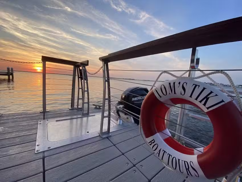 Tom&rsquo;s Tiki Boat Tours