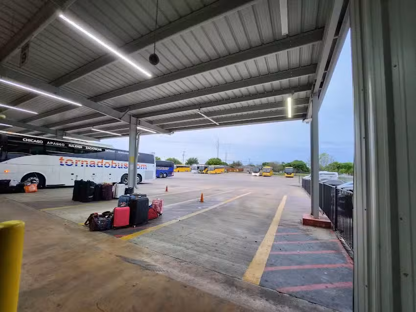 Tornado & El Expreso Bus Company Dallas I-30