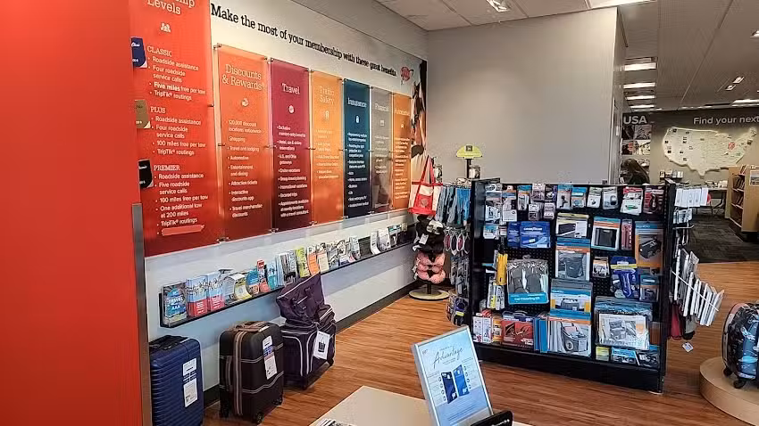 Travel Agents at AAA Grandview