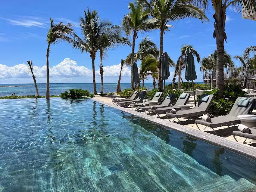 𝒯𝓇𝒶𝓋𝑒𝓁 𝐵𝓎 𝑅𝒶𝒸𝒽𝑒𝓁 𝐿𝐿𝒞