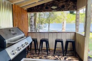 U.P.Iron Skillet Cabin lakefront