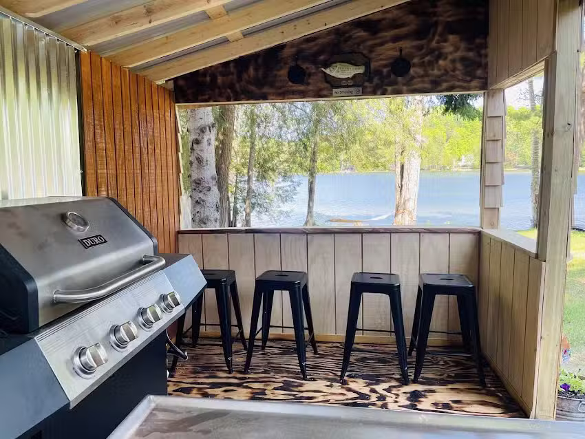 U.P.Iron Skillet Cabin lakefront