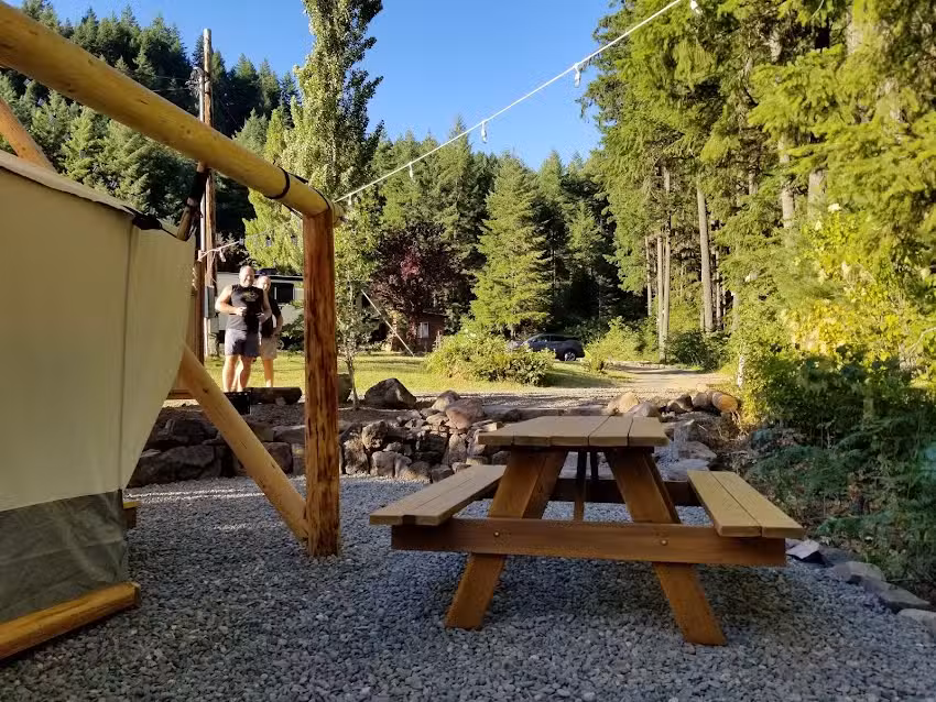 Umpqua’s Last Resort – Wilderness Cabins, RV Park and Glamping