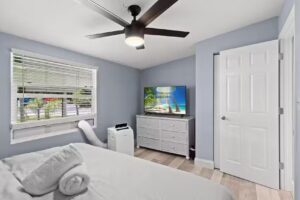 Weeki Oasis: Waterfront Short Term Vacation Rental